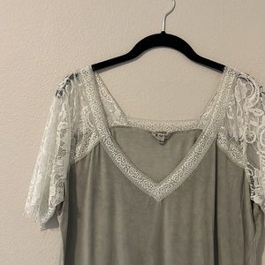 POL light green top with lace sleeves